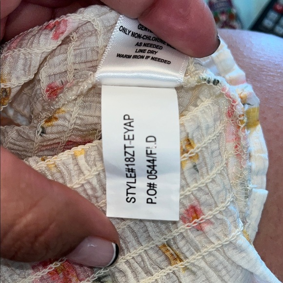 Self Esteem NWT SIZE XL Floral Puff Sleeve Top - Picture 8 of 8